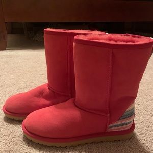 Women’s Hibiscus Short Ugg Boots size 7 (Fuchsia color) NWOB